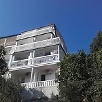 Edi Konukevi